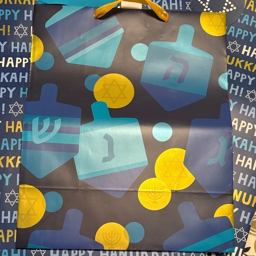Hallmark Tree of Life Hanukkah Bulk Gift Bags Bundle (Pack of 10)